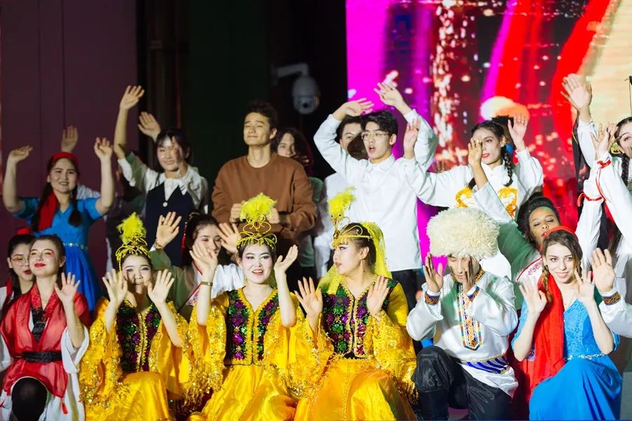 &nbsp; &nbsp; &nbsp;据了解，本次活动采用线上为主、线下为辅的形式，还将举行陕西省国际学生文化艺术周巡演、陕西省国际教育发展研讨会、汉唐教育文化产业发展对话、陕西高校中外大学生书法笔会、中小学国际理解教育研讨会。